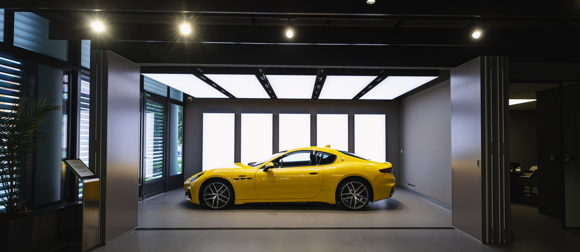 maserati-showroom-_22_53781703131_o